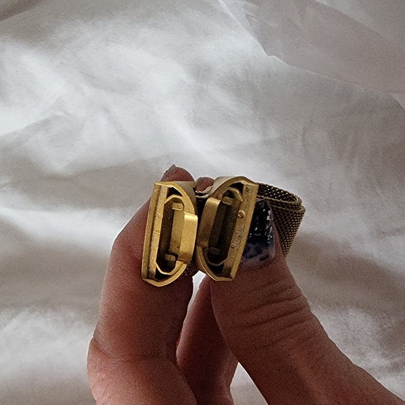 Charge 4 Gold Tone Mesh Magnetic Replacement Band - Picture 4 of 10